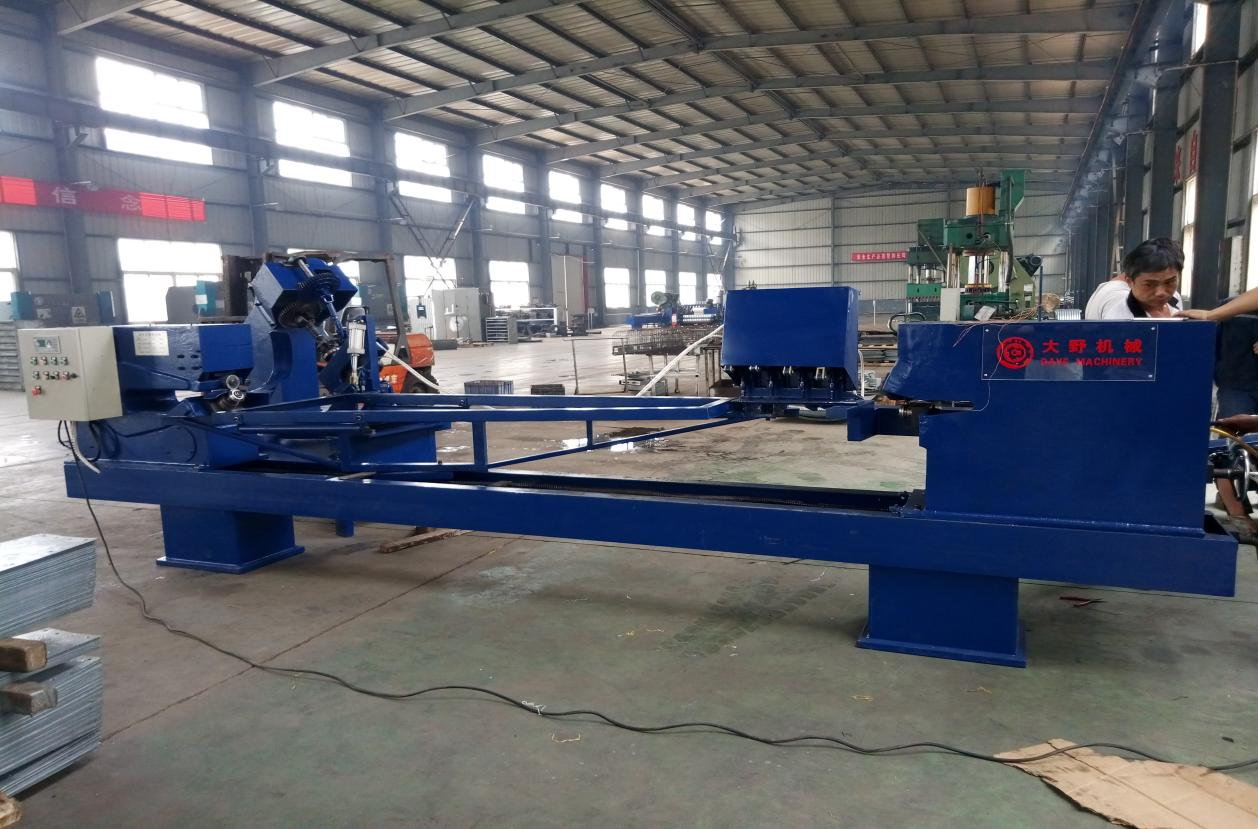 新鄉(xiāng)市大野機械制造有限公司對料塔扇形彎邊機的開發(fā)研制，升級換代的變化。